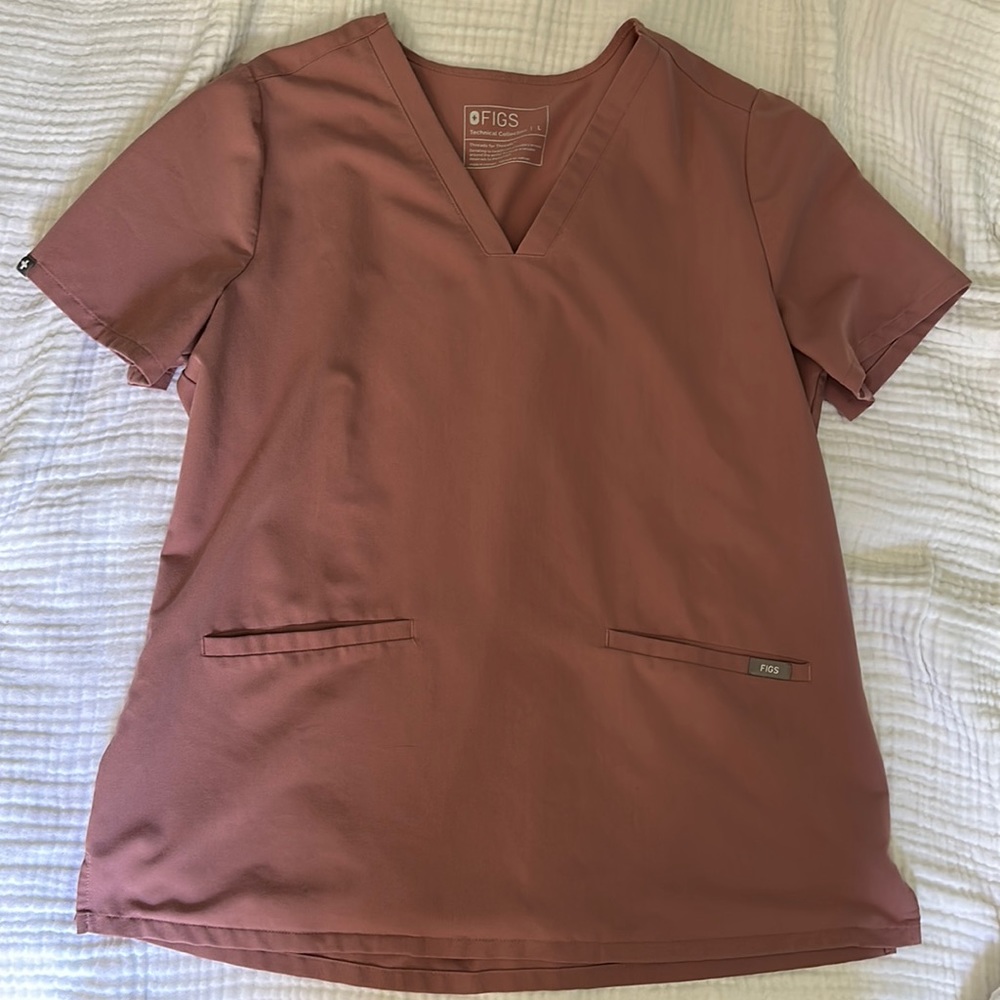 Figs two pocket top size L color: Mineral Mauve